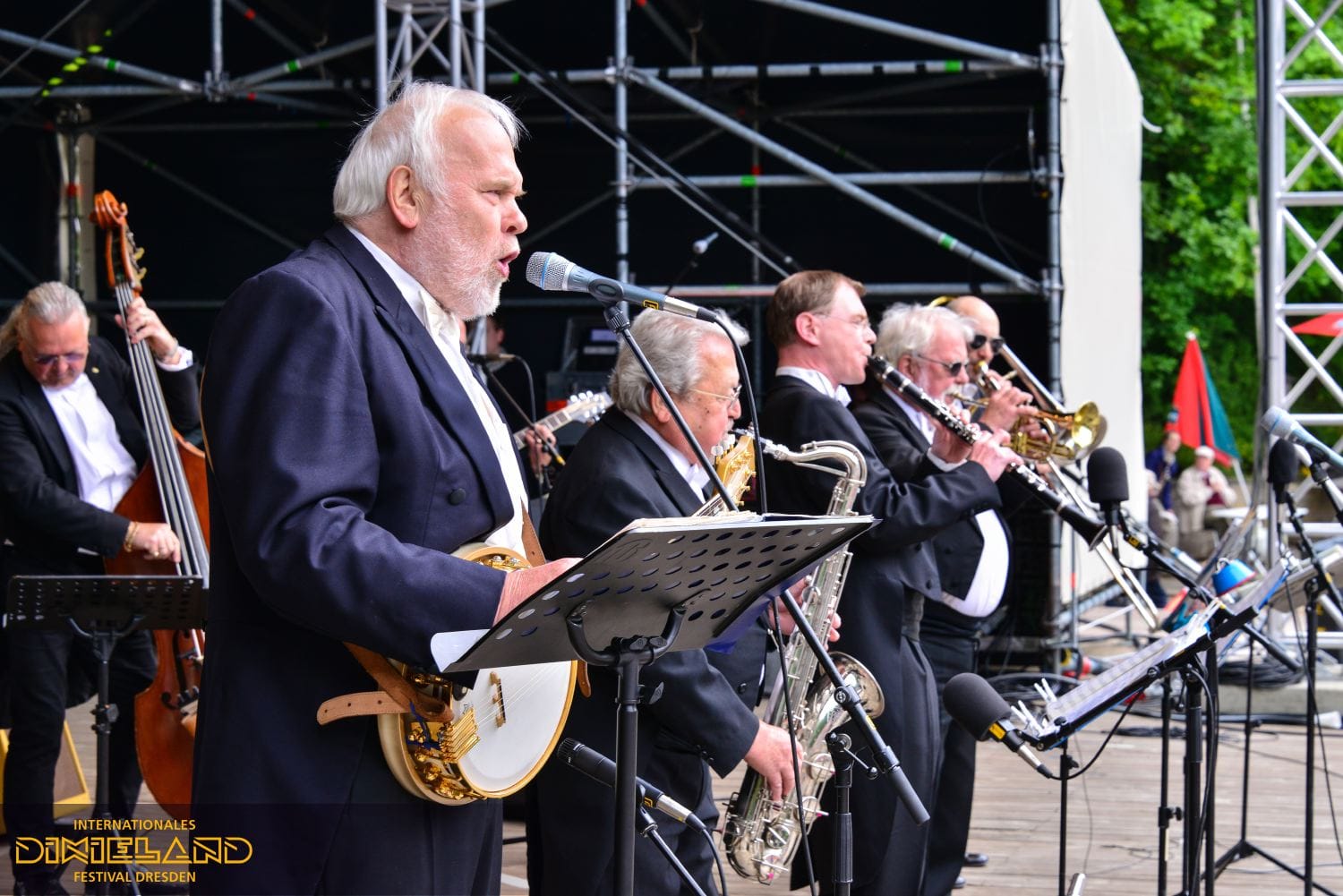 45. INTERNATIONALES DIXIELAND FESTIVAL 2015 – »Open-Air-Gala« mit Gunther Emmerlich und der Semper-House-Band in der Freilichtbühne »Junge Garde« in Dresden