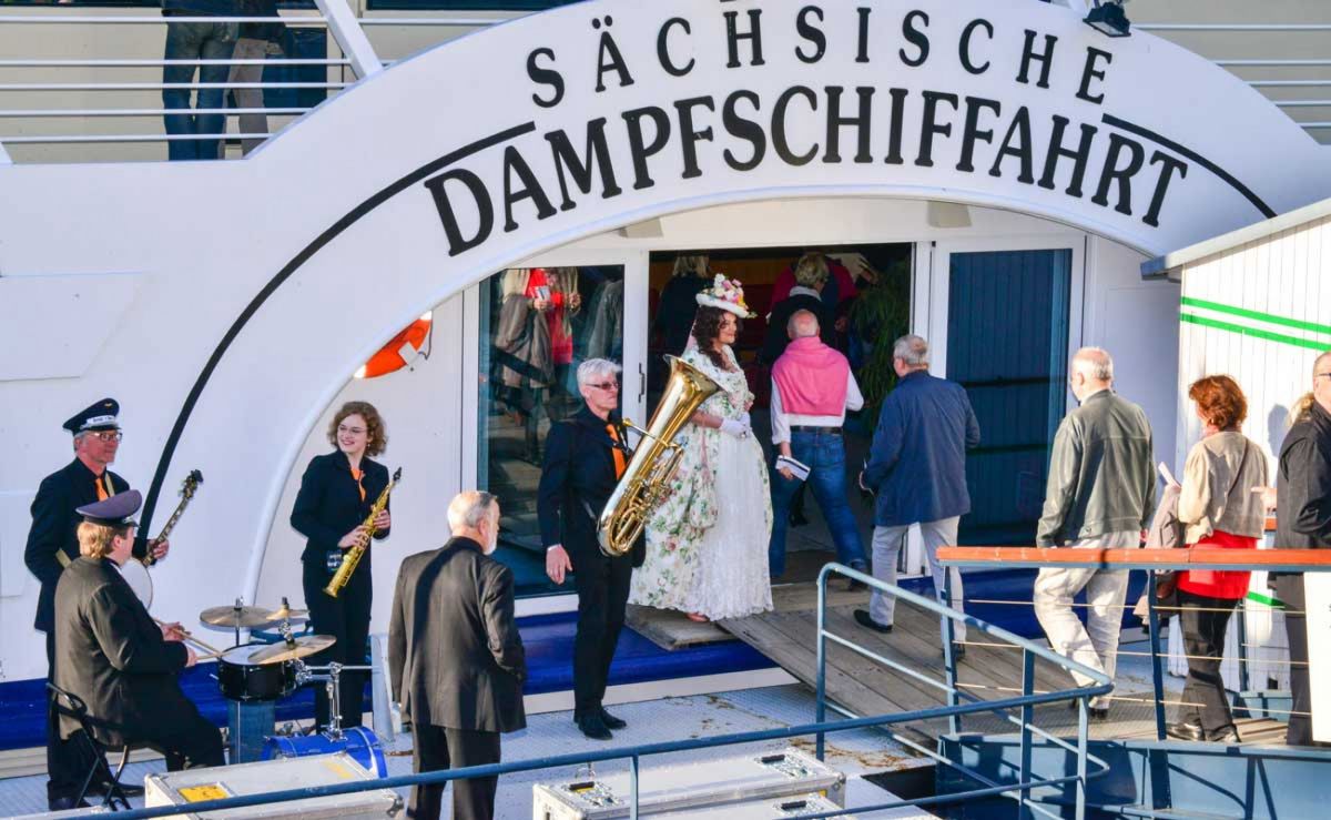 MS &raquo;Gr&auml;fin Cosel&laquo; &amp; Start Ticketverkauf