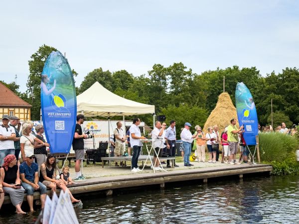 Fotor&uuml;ckblick: 51. L&uuml;bbenauer Kahnkorso 2025 