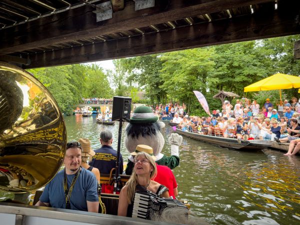 Fotor&uuml;ckblick: 51. L&uuml;bbenauer Kahnkorso 2025 