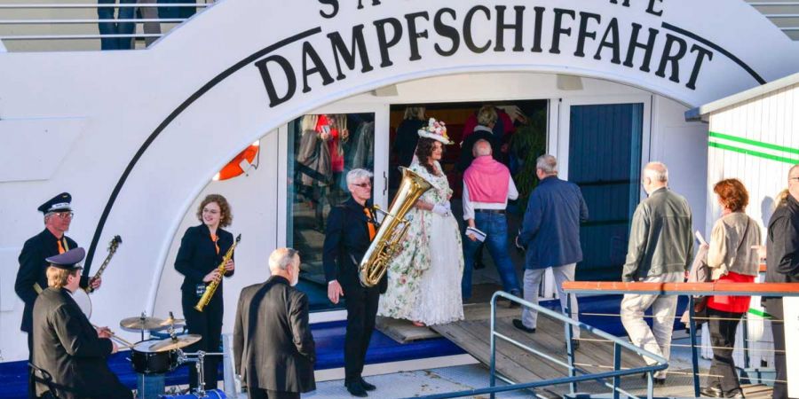 MS &raquo;Gr&auml;fin Cosel&laquo; &amp; Start Ticketverkauf