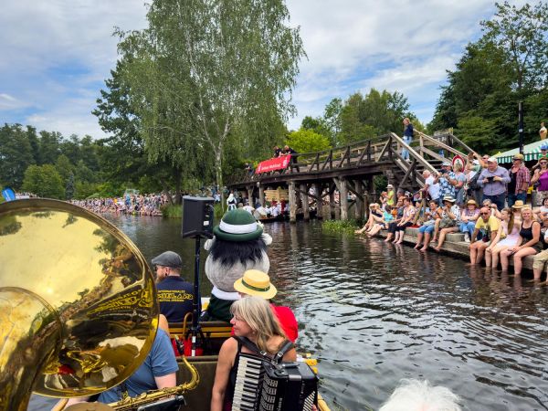 Fotor&uuml;ckblick: 51. L&uuml;bbenauer Kahnkorso 2025 