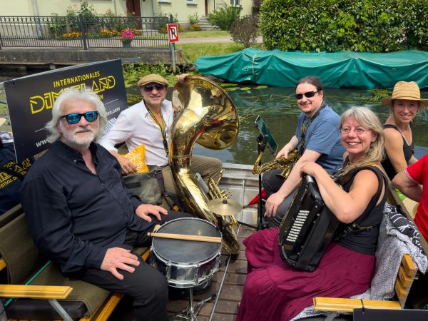 Fotor&uuml;ckblick: 51. L&uuml;bbenauer Kahnkorso 2025 