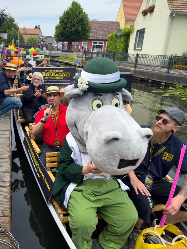 Fotor&uuml;ckblick: 51. L&uuml;bbenauer Kahnkorso 2025 