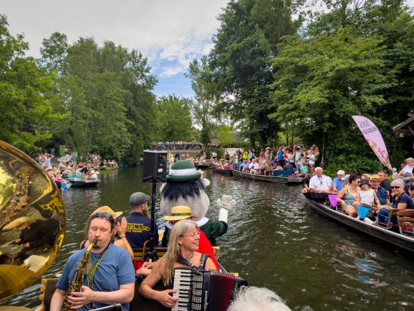 Fotor&uuml;ckblick: 51. L&uuml;bbenauer Kahnkorso 2025 