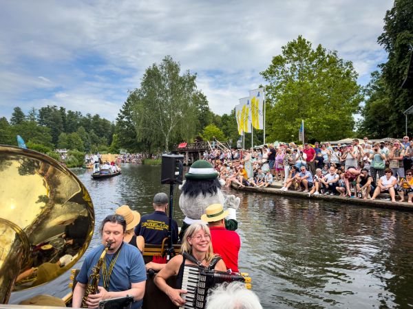 Fotor&uuml;ckblick: 51. L&uuml;bbenauer Kahnkorso 2025 