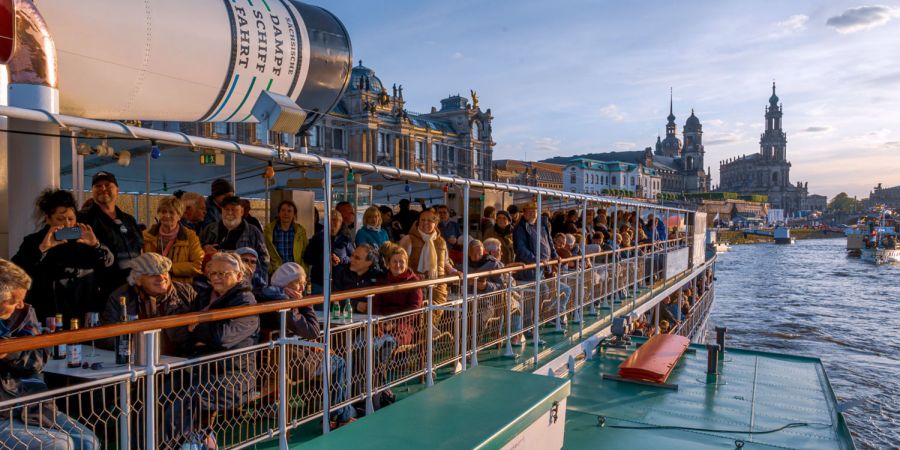 Abfahrt der Schiffe zur Shuffle und Sonderfahrt